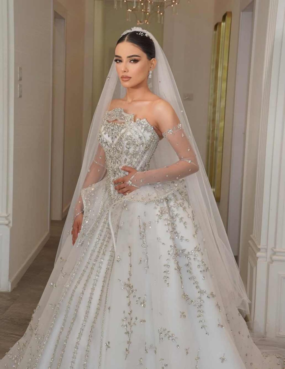 Exquisite Wedding Dresses Sleeveless Crystal Sequins Ball Gown Bride Gown Lace Up Customized Vestidos De Novia