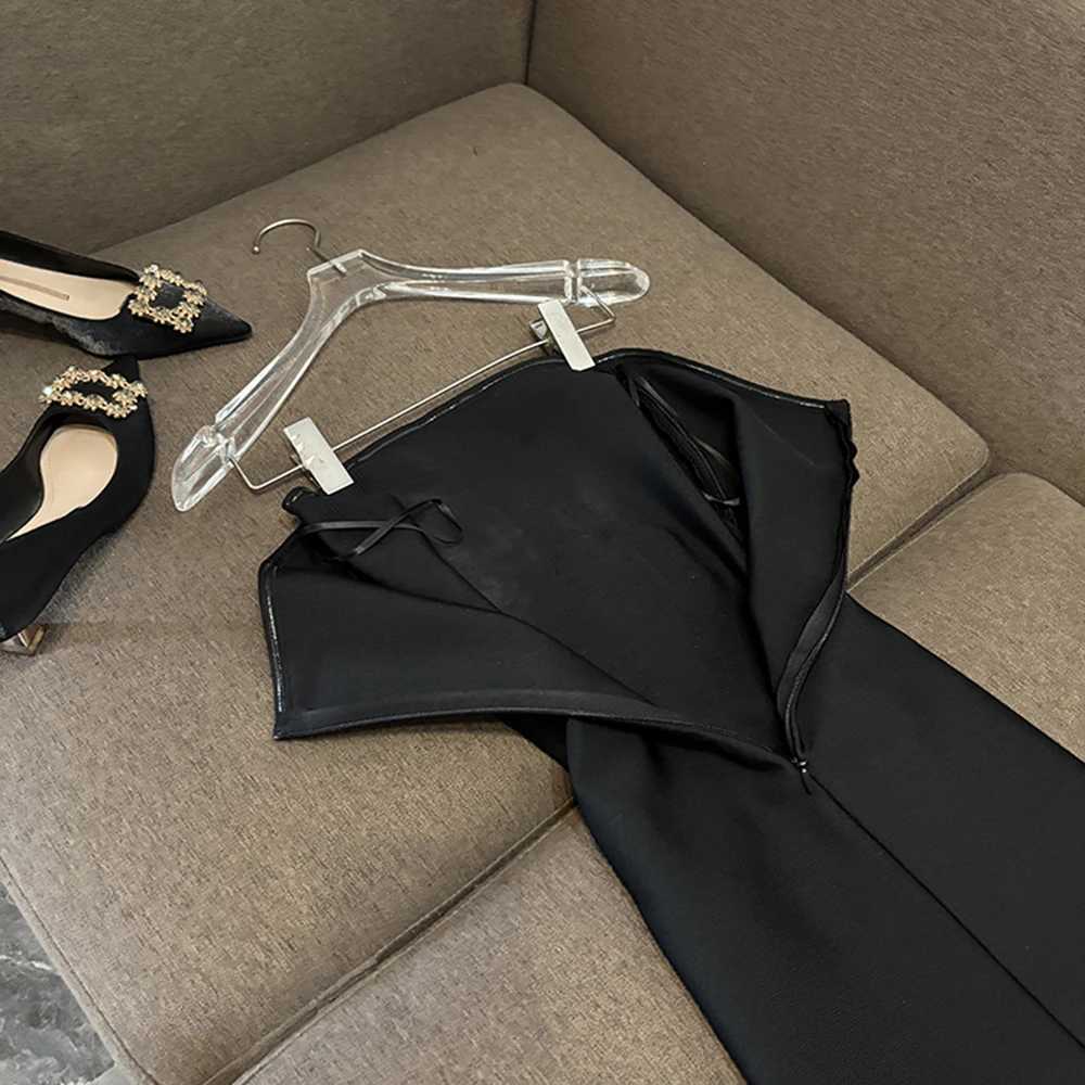 TWOTWINSTYLE Solid Spliced Diamonds Slimming Dresses For Women Strapless Sleeveless Backless Chic Dress Female Fashion KDR524979 W251110