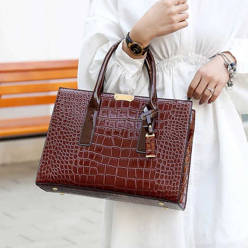 Patent Leather Women Messenger Bags Crocodile Female Crossbody Shoulder Hand Bags for Women High Quality Ladies Handbags K251110
