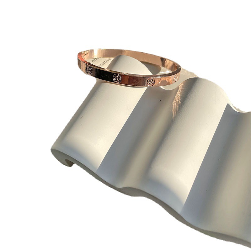 Minimalistic Elegance: Wholesale Trendsetting French Designer Couple's Wristwear