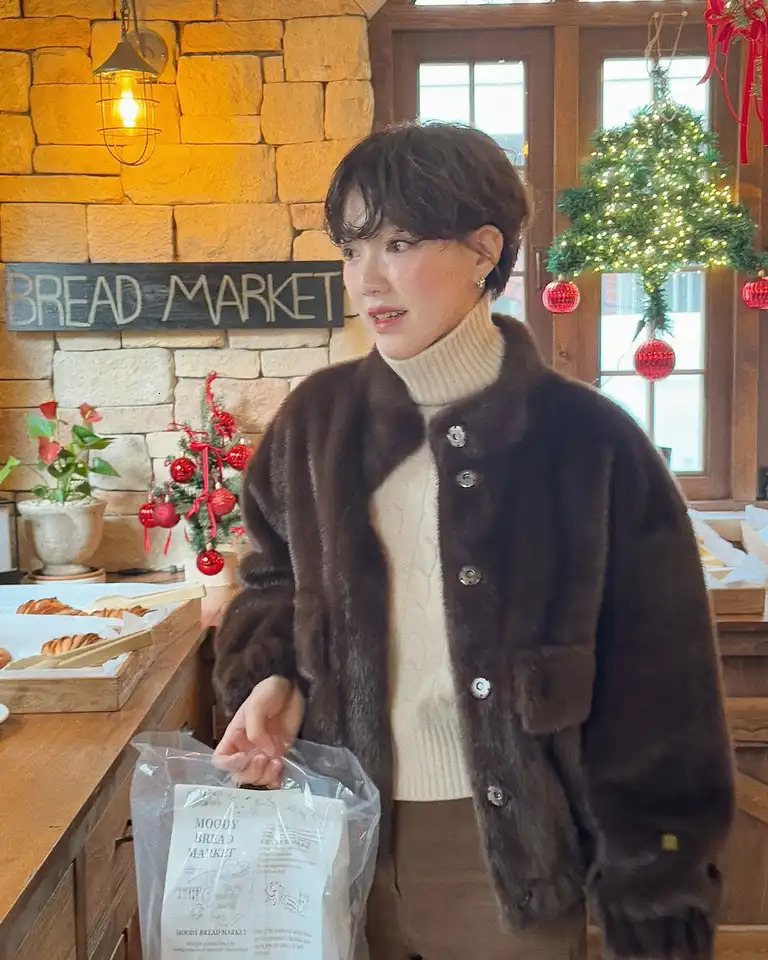 Casual Turtleneck Faux Fur Jacket Lady Chic Stand Collar Single Breasted Loose Warm Jackets Women Winter Commute Street Coat 251110