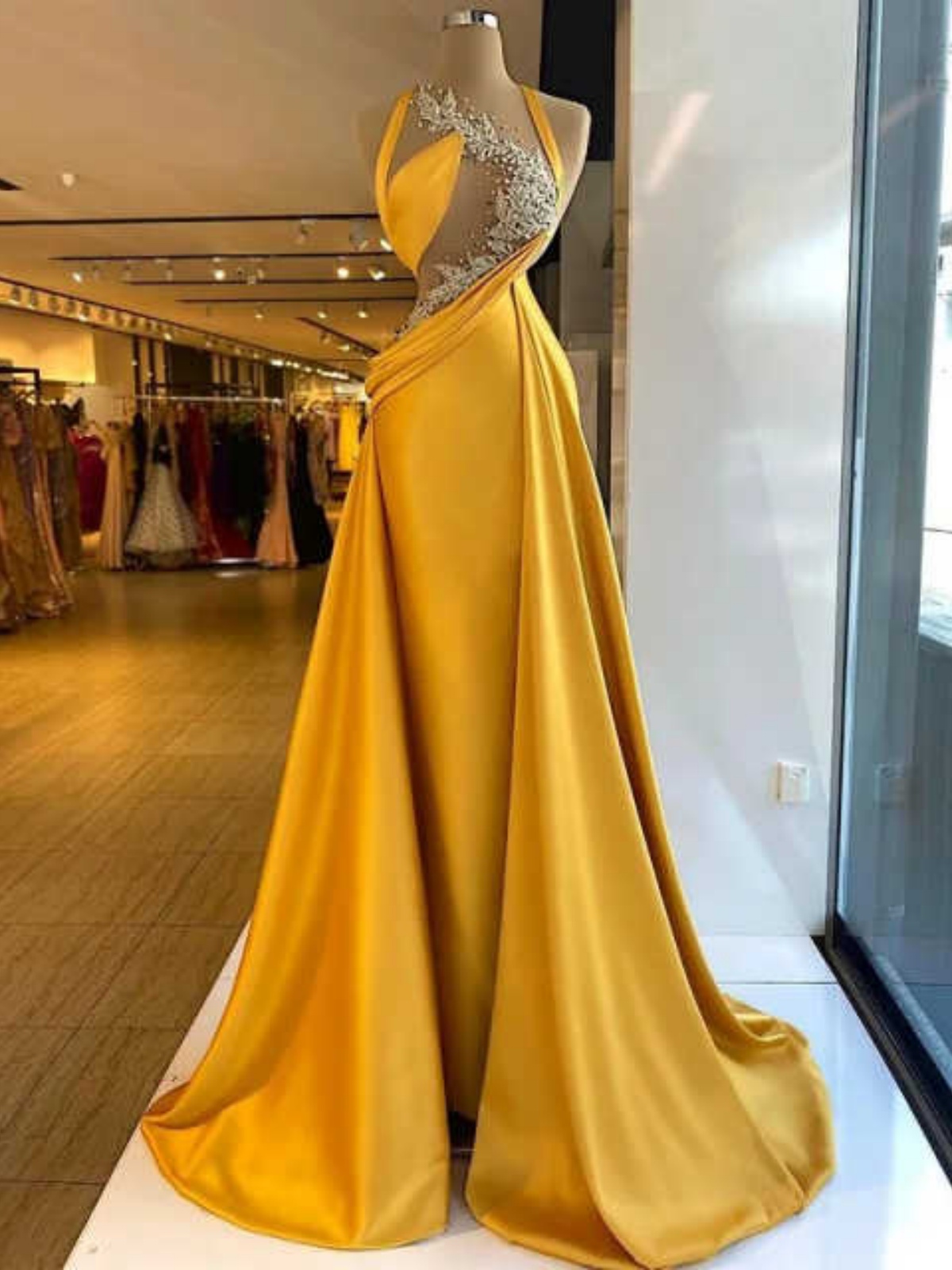 Graceful Satin Mermaid Evening Dresses Halter Neck Crystals Beaded Prom Gowns Sleeveless Special Occasion Customized