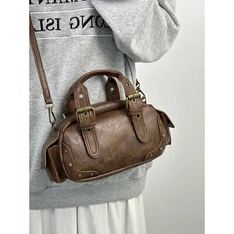 Fashion PU Leather Womens Shoulder Bags Vintage Casual Locomotive Female Crossbody Bag Rivets Niche Design Ladies Handbags K251110