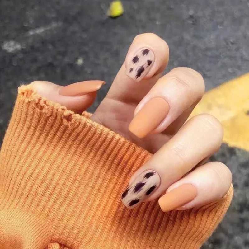 24 pieces of simple French square head pressed on fake nails peach blossom heart fake nails wearable finished products complete set of nail tips W2504
