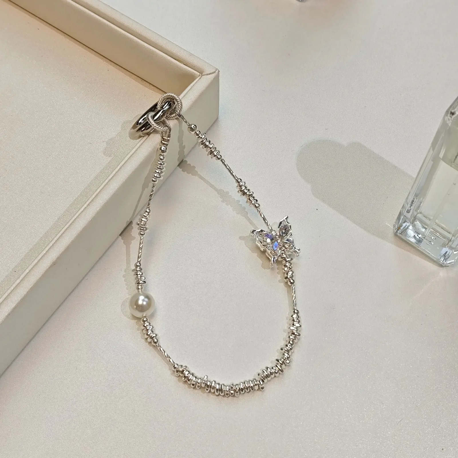 Fashion Accessories Butterfly Pearl Short Keychain Creative Chain for Mobile Phones Keys and Bags 250409