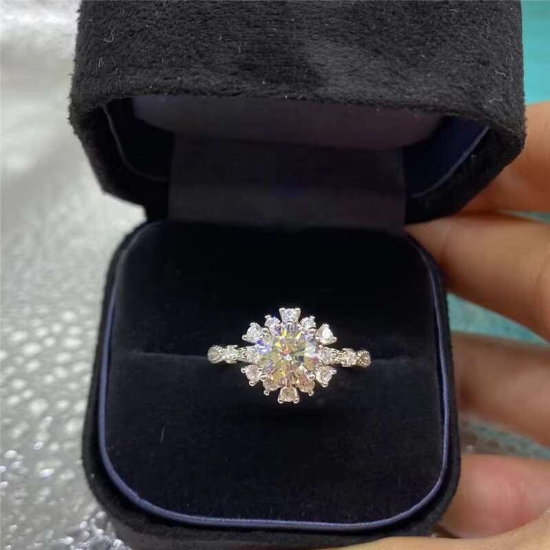 American Mosane Womens Diamond D Color VVS1 Grade Moissanite Wedding Ring Factory Wholesale Price for Marriage Proposal