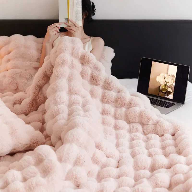 Luxury warm and super comfortable blanket in winter high-end warm and comfortable sofa blanket in winter C251111