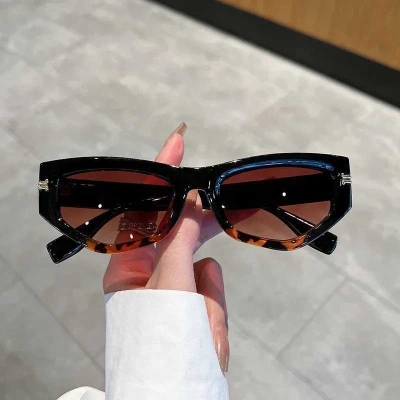 Retro Womens Sunglasses Cat Eye Brand Designer Glasses Mens Sunglasses Sunshade 2024 Uv Protective Fashion Glasses OculosT250411