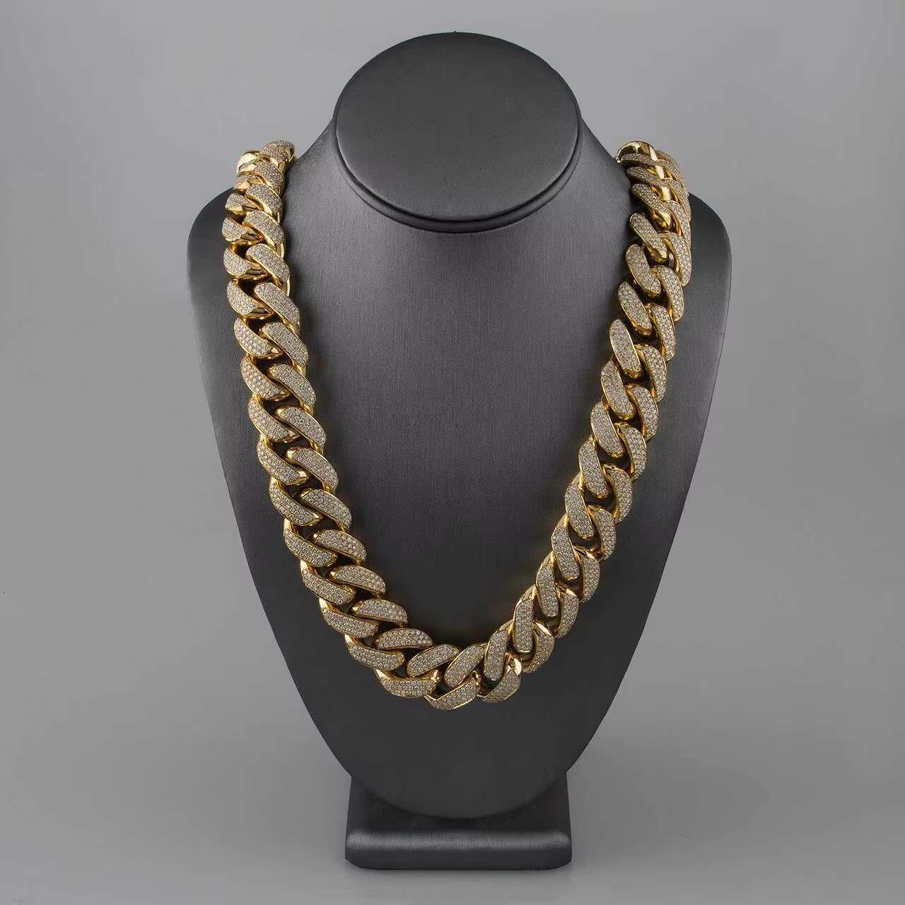 Miami Style Hot Sale Hip Hop 925 Silver Cuban Chain Moissanite Diamond Link Chain Necklace