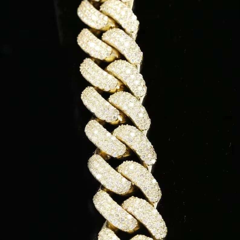 Hip Hop 18mm Cuban Link Chain Customized 925 Silver Iced Out Curve Borderless Moissanite Cuban Chain