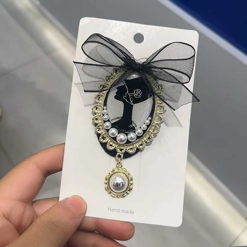 Luxury Korean Pearl Crystal Brooch Flower Rhinestone Corsage Clothing Sweater Lapel Pins Luxulry Jewelry Gifts for Women Accessories Y251111