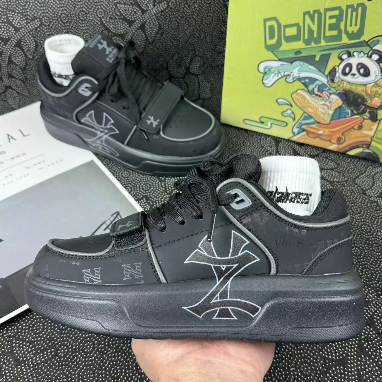 Niche letter design bread shoes men and women to increase couples casual light sports daddy shoes 2025s hot