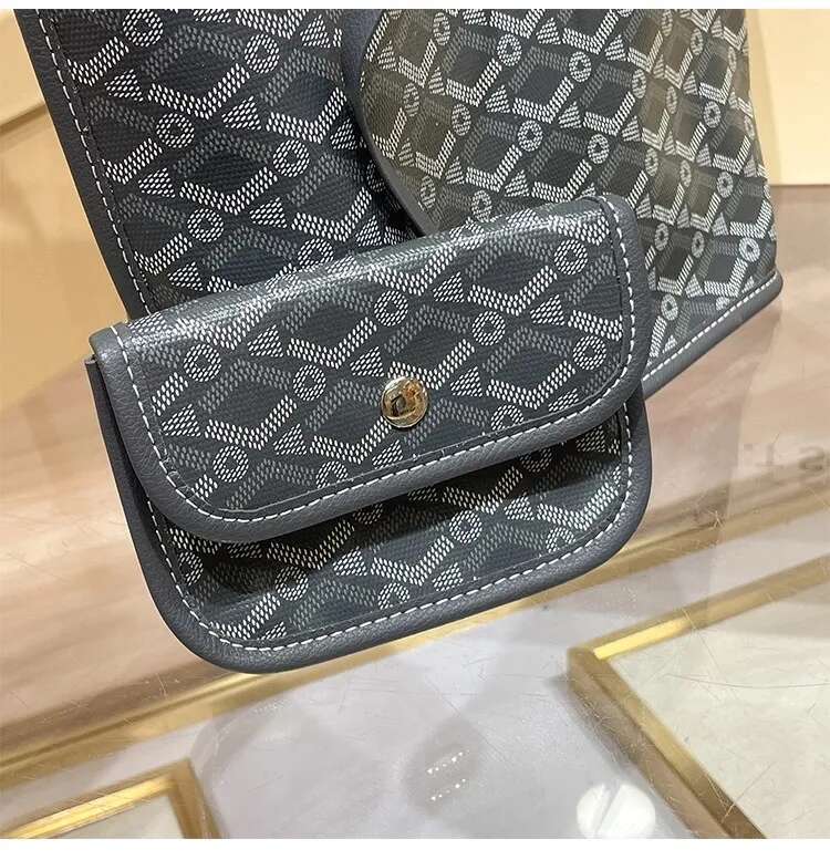 TOCCH LOGO Christmas gifts Versatile Shoulder for Women, Fashionable Teddy Bear Graffiti Tote Bag - Beige, Brown and Black tote bag Gift-giving