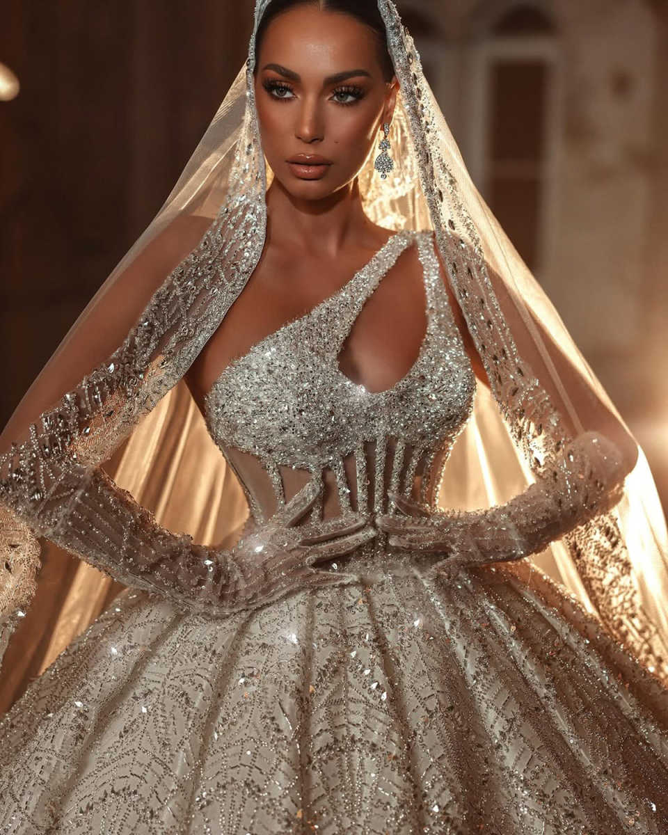 Luxurious Sequined Wedding Dresses Ball Gown One Shoulder Sleeveless Vestido De Noiva Beaded Sequined Bridal Dress Customized