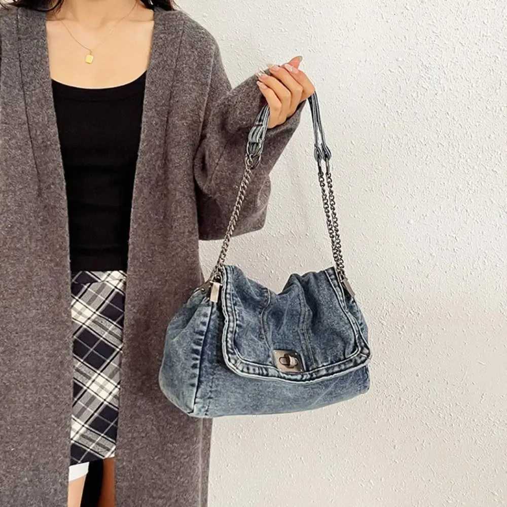 Shoulder Bag Denim Canvas Bag Metal Chain Street Style Vintage Handbag Shopping Bag Large Capacity Solid Crossbody Bag OutdoorT251110