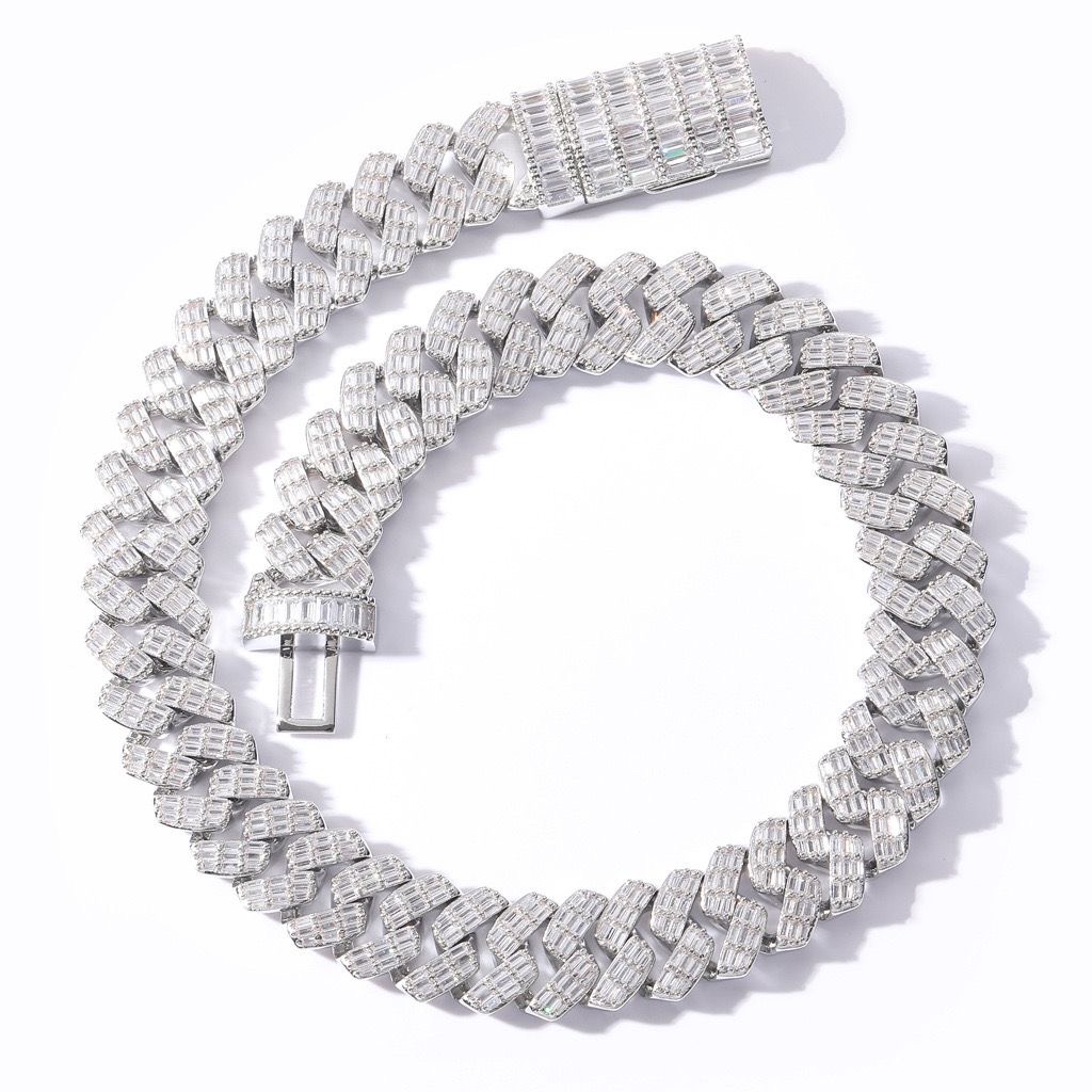 Elegant 18mm x 18inch Gold-Tone Cubic Zirconia Studded Choker - Universal Wearable Cuban Chain
