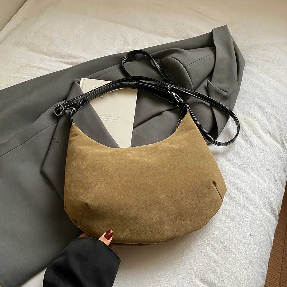 New Womens Underarm Bag with a Fashionable and Luxurious Feel Lazy and Versatile Semi-Circular Bag Single Shoulder Crossbody BagT251110