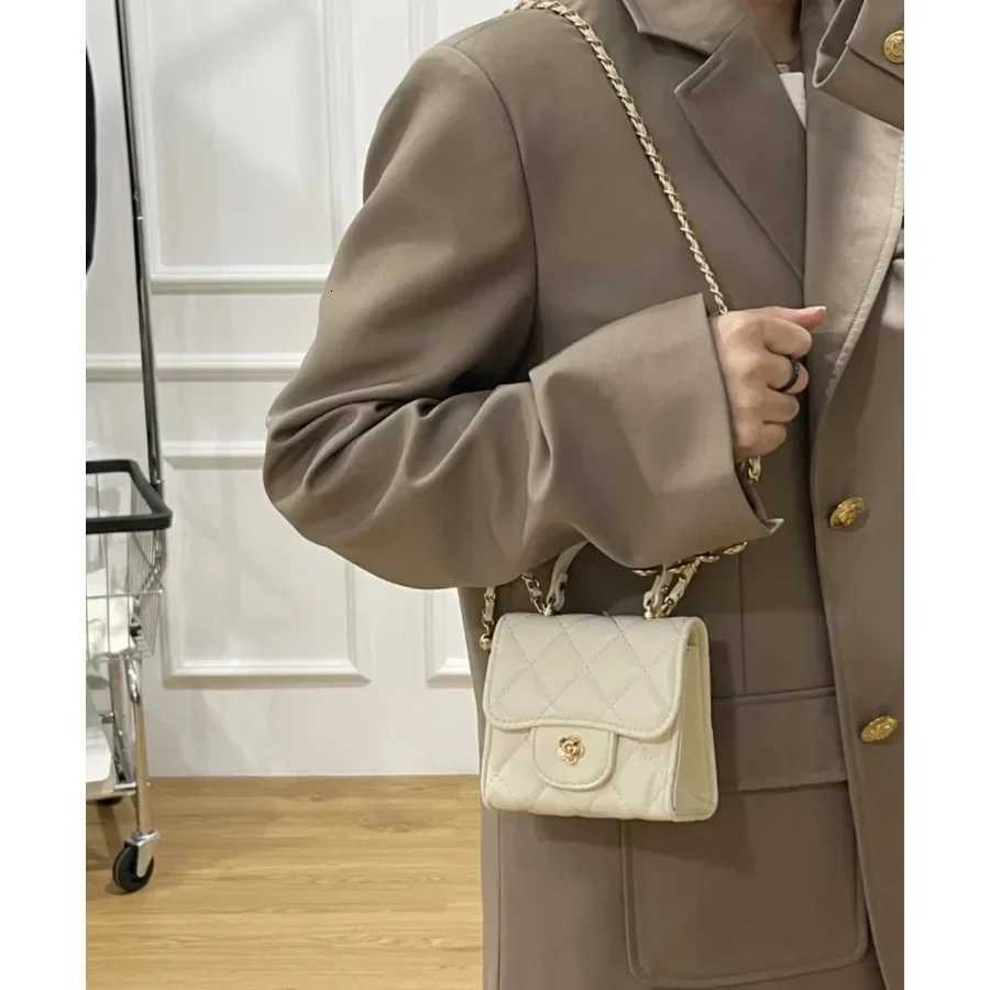 New Fashion Xiaoxiangfeng Mini Small Bag Premium Portable Small Square Bag Womens Niche Rhombus Chain Versatile CrossbodyT251110