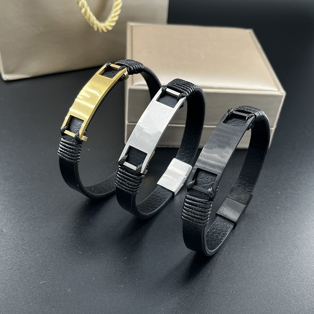 Elegant Leather Bracelet Featuring Metal Plate Design M