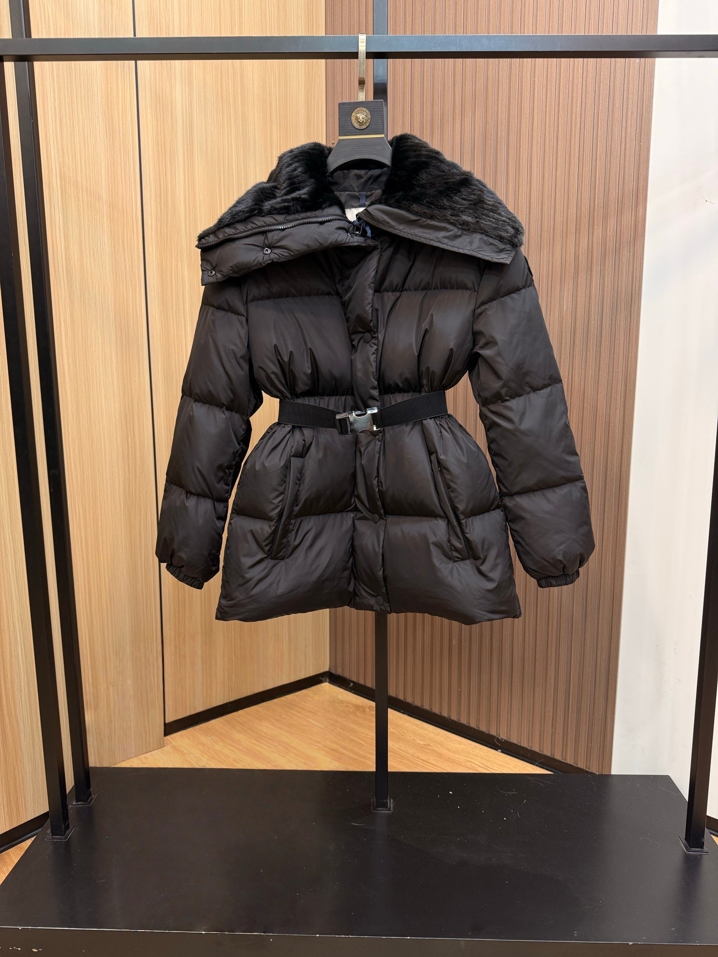 New women's thickened down jacket, windproof, warm, easy to care for, high-end
