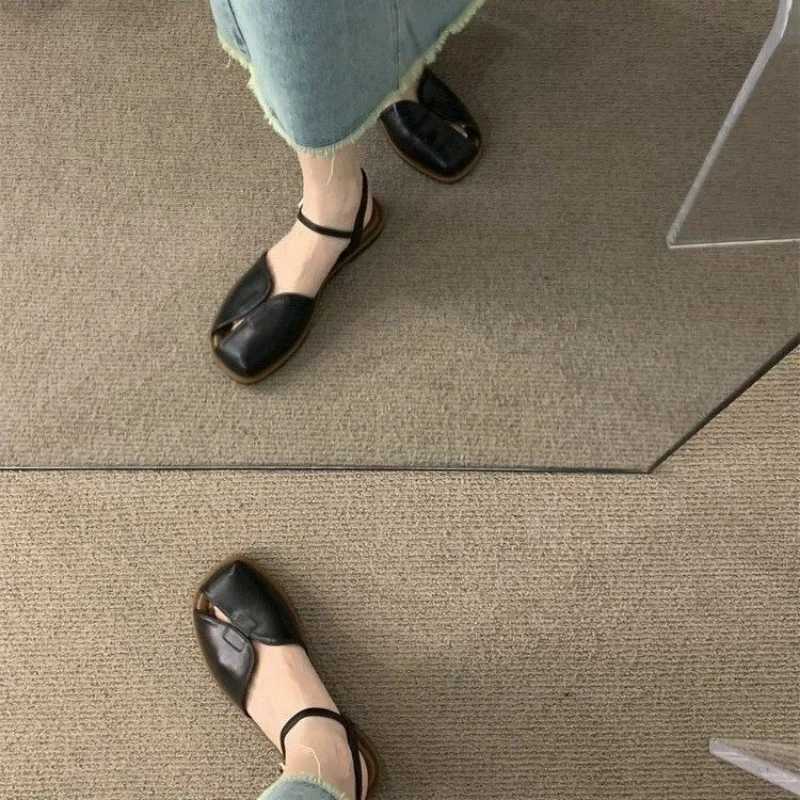 2024 New Summer Fi Womens Roman style Shoes Hats Sandals Womens Hollow Design Breathable Flat Comfortable SandalsXJ250410