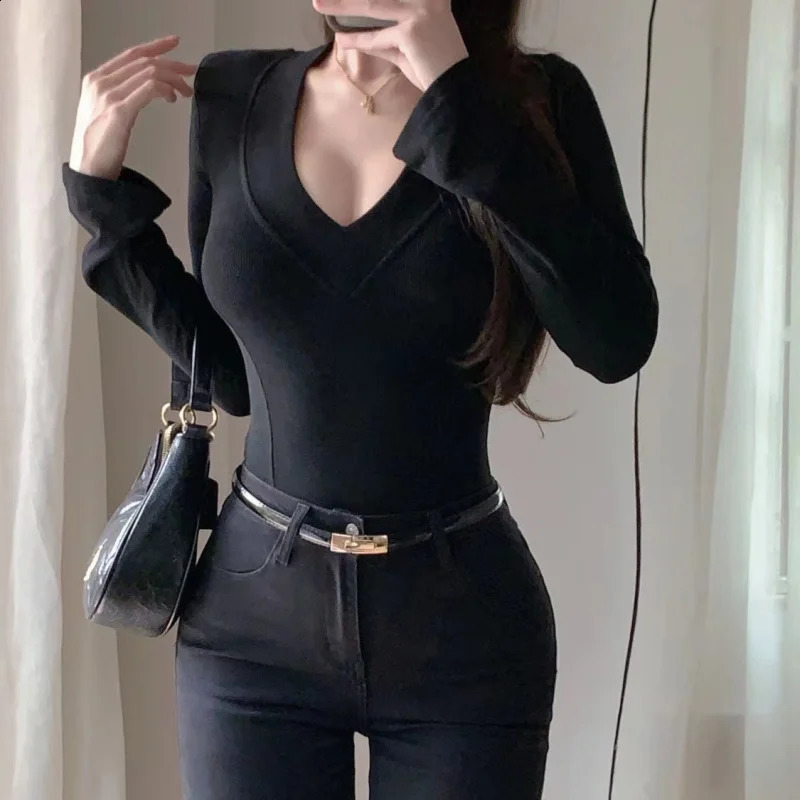 Womens sexy top black fashionable deep Vneck Tshirt long sleeved autumn winter womens low cut solid slim fit 250407
