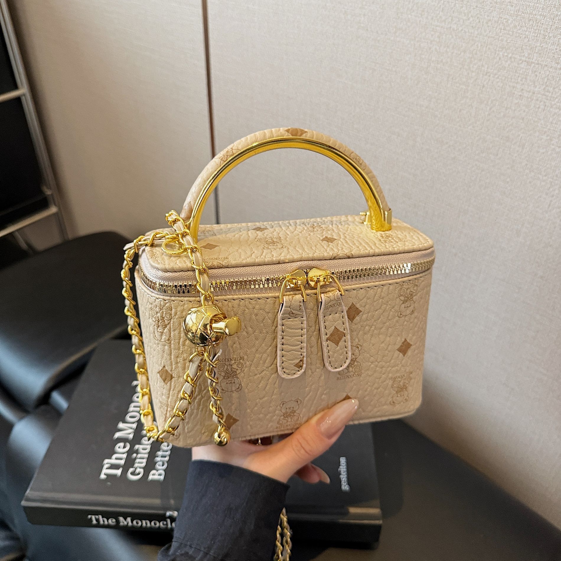 Luxury Brand Designer Bag Printed Liht Luxury Small Square Ba Bas Small Frarance Style Old Flower Box Ba Chain Western Style European And American Sho
