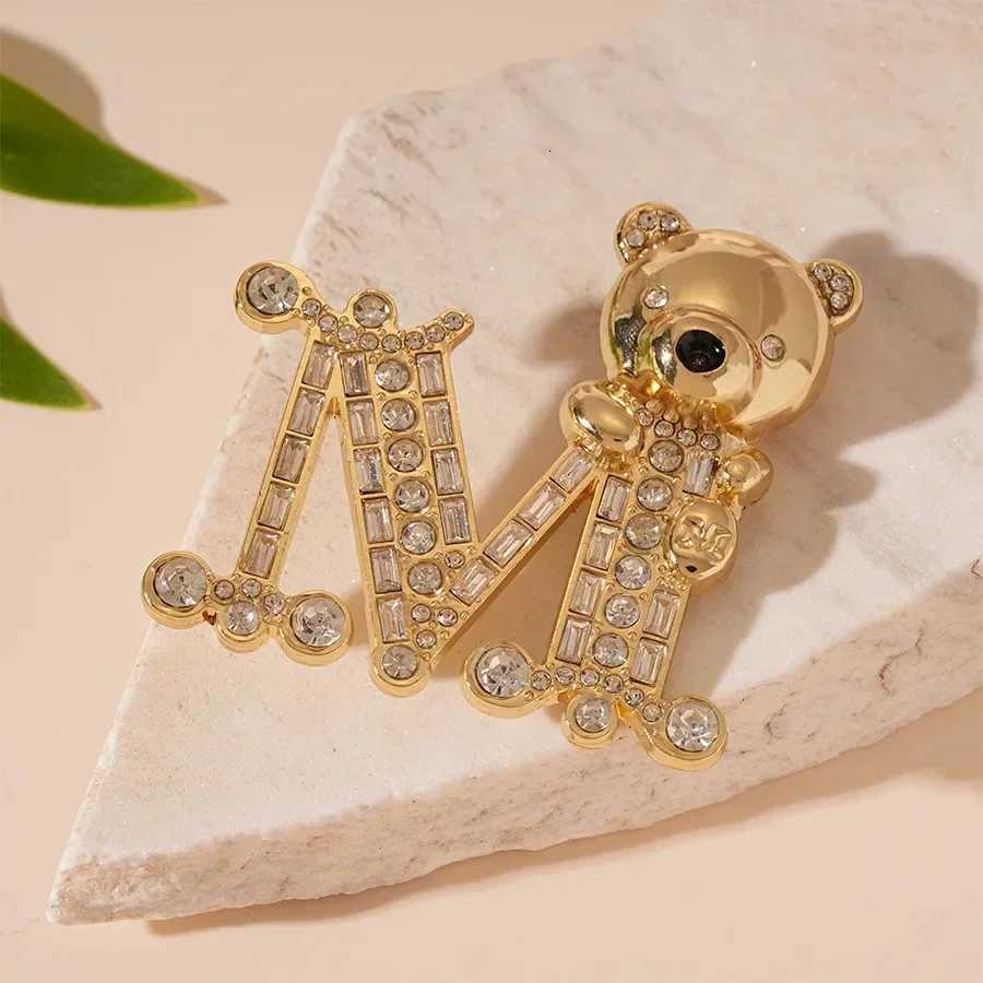 Luxury Unique Teddy Bear Heart Flower Brooches Pins Shiny Rhinestone Zircon Brooch for Women Men Wedding Party Suit Dress Accessories Y251111