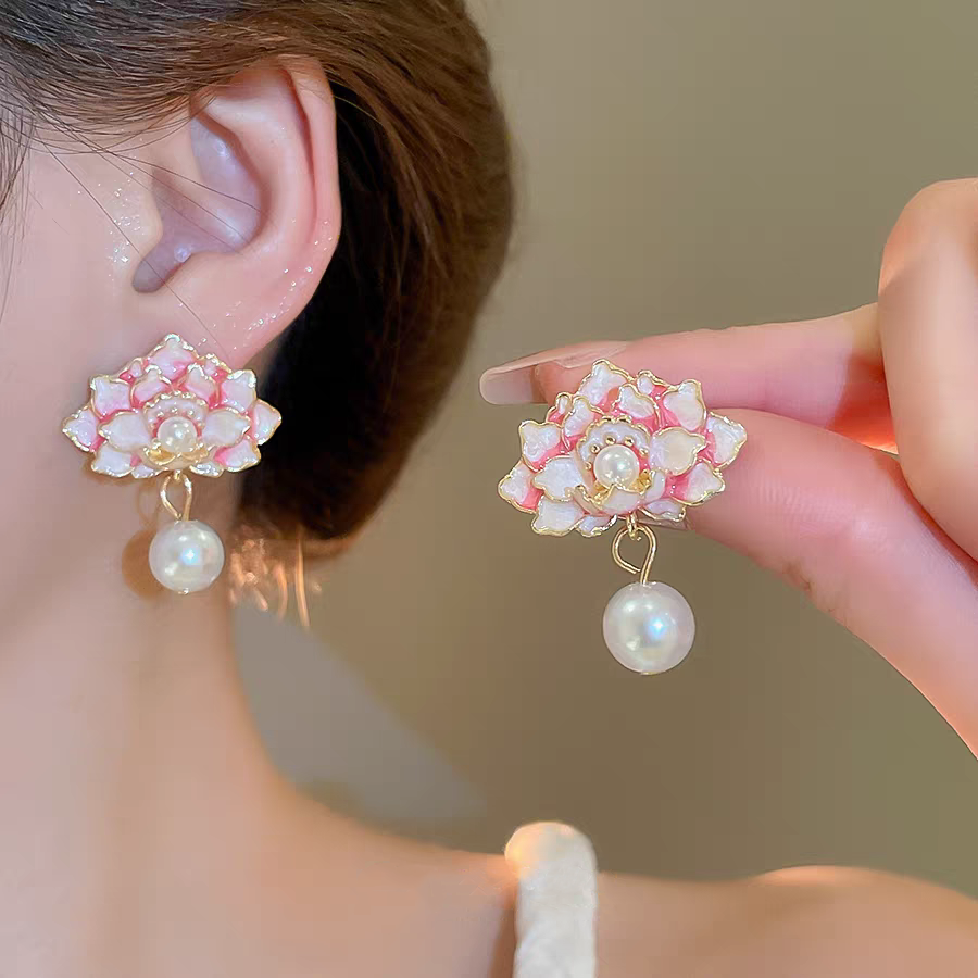 Sophisticated Flower-Inspired Pearl Earrings for Her - Perfect Evening Accent