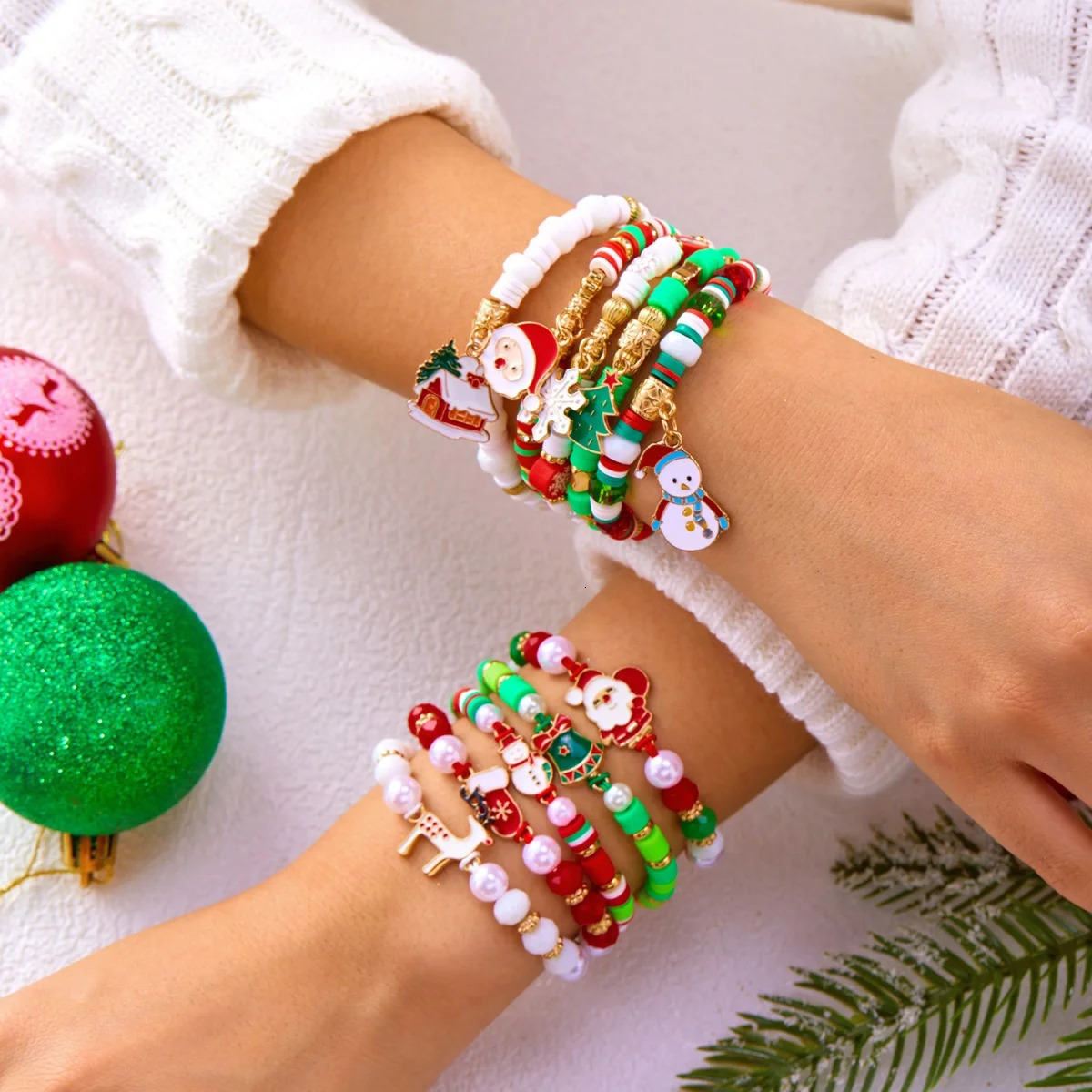 10PcsSet Christmas Santa Claus Snowman Snowflake Deer Tree Gingerbread Gloves Crystal Rice Beads Bracelet For Women Men Jewelry 251103