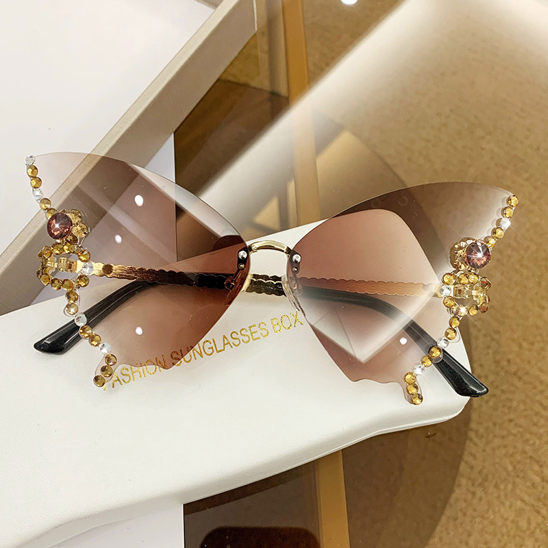 Chic Butterfly-Shaped Women's Sunglasses with Diamond Accents & No Frame