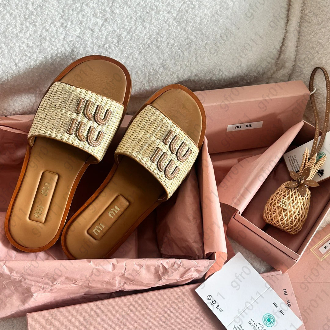 designer sandals 2025 new slippers miusandals luxury ladies casual shoes summer flat shoes Ladies holiday beach seaside classic slippers size 35-42
