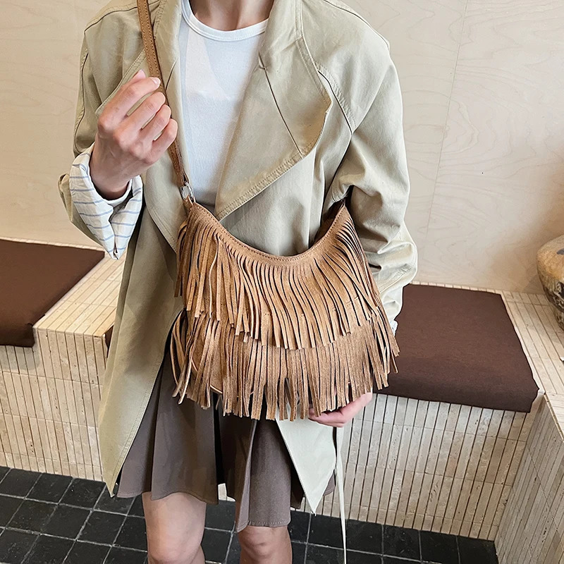 LEFTSIDE Punk Style PU Leather Shoulder Bags for Women Tassels Crossbody Bag Females Fashion Handbags 251110