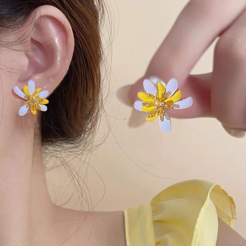 Ladies' earrings daisy earrings flower part yellow white contrasting color