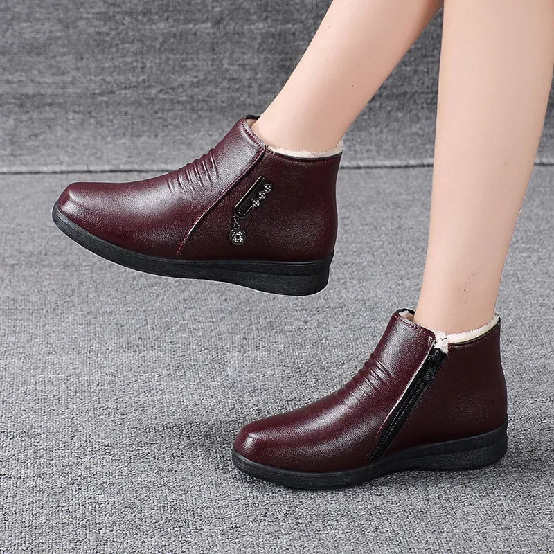 Leather Boots Winter Middle-aged Flat Bottom Shoes for Women Soft Bottom Non-slip Wool Warm Cotton Shoes Women Boots 251110