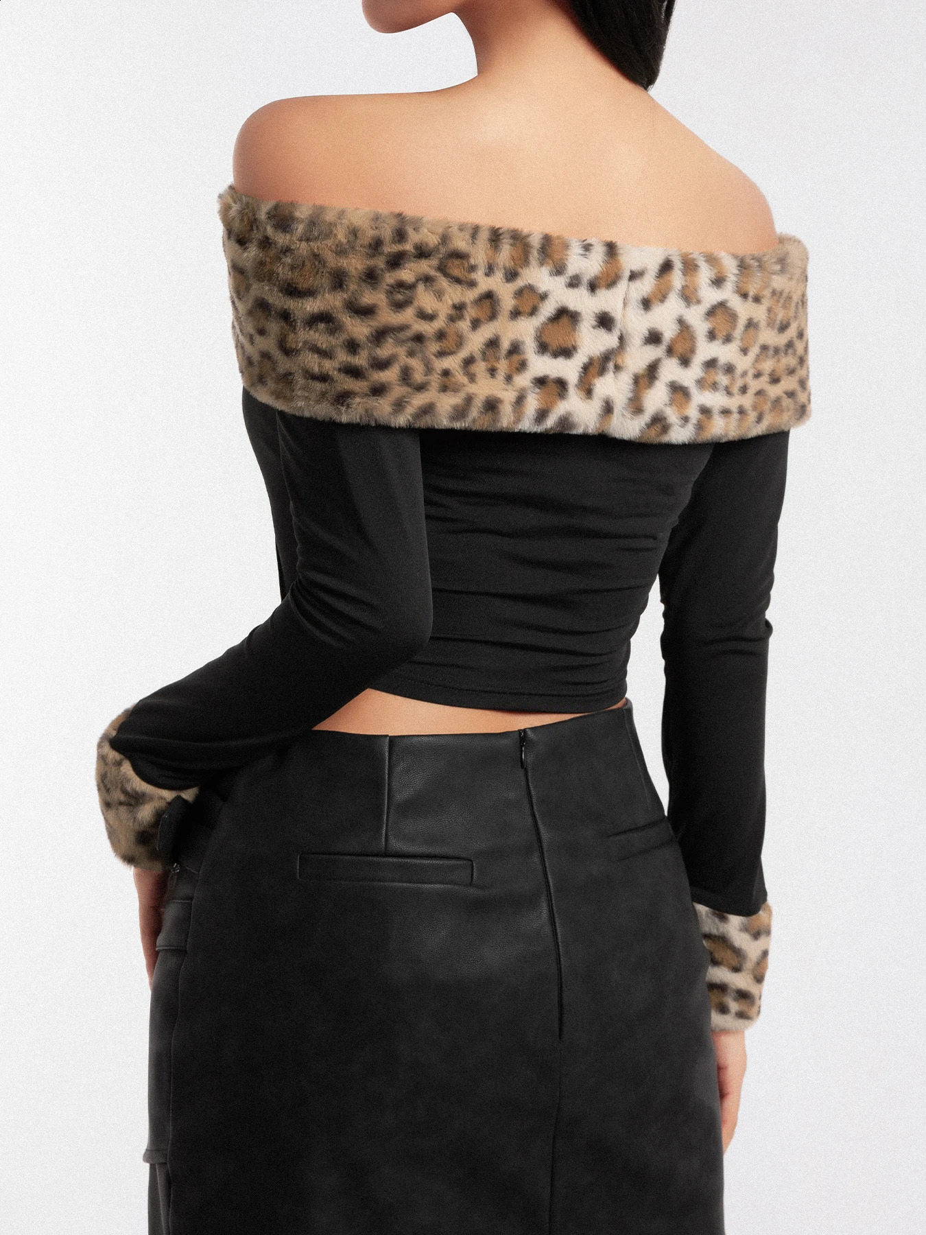 Spring Womens One Shoulder Plush Leopard Pattern Splicing Shorts Fashion Spicy Street Style Sexy Long Sleeve 250411Z