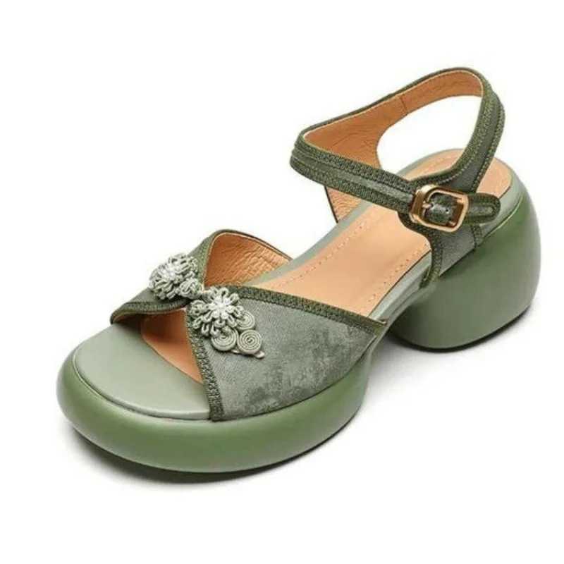 Sandals Womens Luxury Lightweight Luxury Small Popular French Style 2024 Summer New Womens Sports ShoesXJ250410