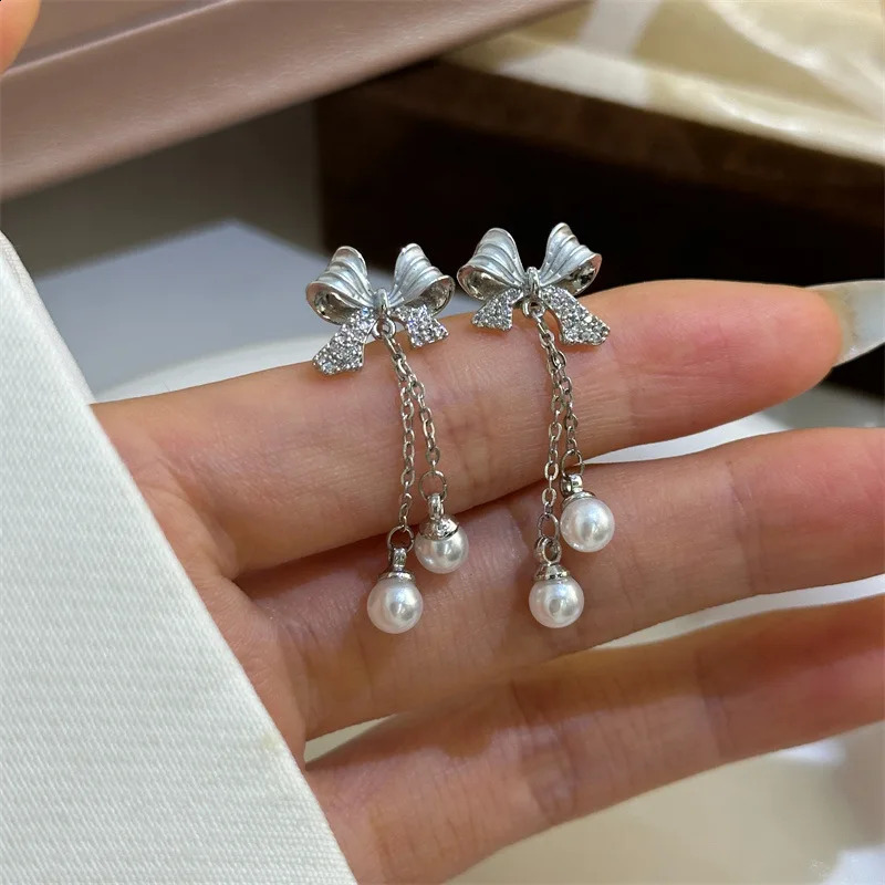 Butterfly Knot Womens Tassel Earrings Selling Unique Lightweight Fashion Versatile Pearl Pendant Earrings Jewelry 250409