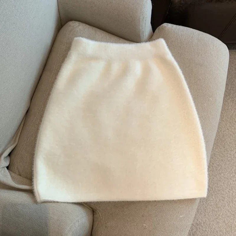 Elastic waist ultrathin womens short leather sexy and elegant full matching basic mini winter sweet casual knitting mink skin 250407