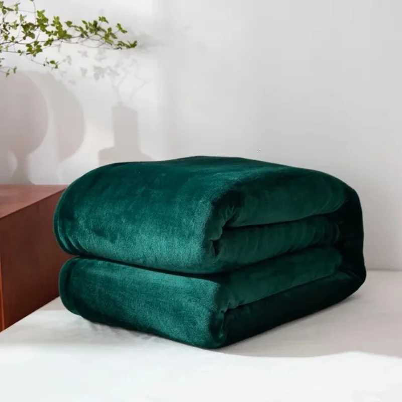 Soft Flannel Fleece Blanket Plush Velvet ThrowsDark Green Bed Linen Sheet Bedspread Home Office 200230cm Summer Quilt C251111