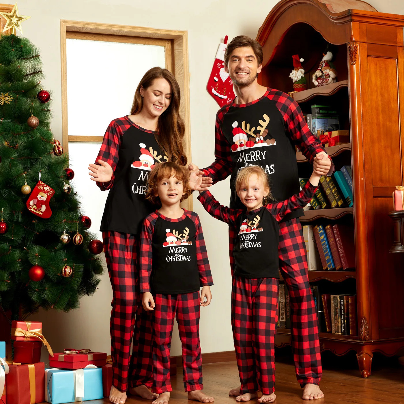 Christmas Pajamas Family Look Outfits Santa Claus Print Underwear Women Matching Clothes Set Casual Loose Sleep Men Clothing 251106