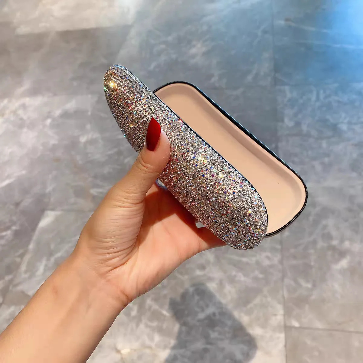 Diamond Glasses Box for Cars Womens Fashion Flash Reading Myopia Sunglasses Protective Cover Pressure Glasses Storage Box 250409