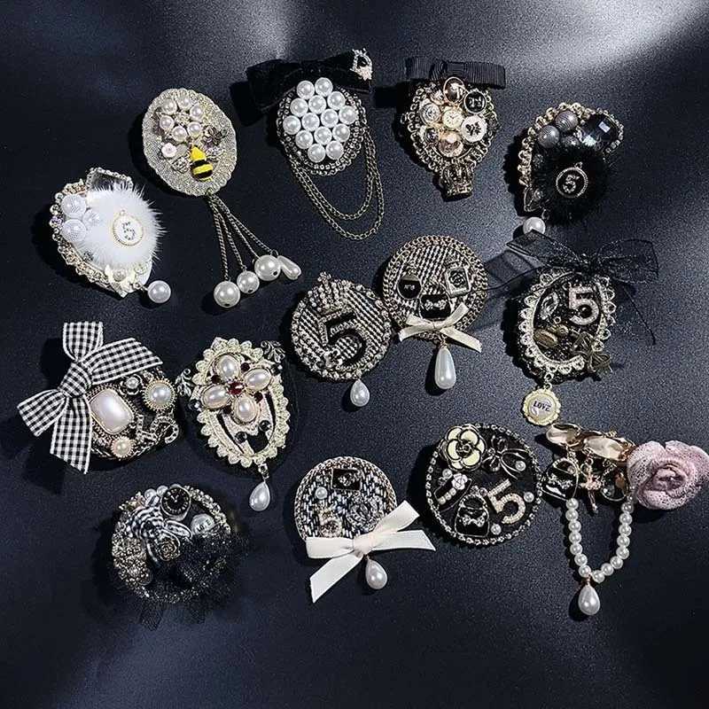 Luxury Retro British style brooch pearl chain bow tie dance party accessory shirt tie sweater buckle Y251111