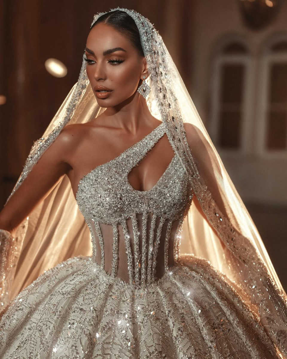 Luxurious Sequined Wedding Dresses Ball Gown One Shoulder Sleeveless Vestido De Noiva Beaded Sequined Bridal Dress Customized