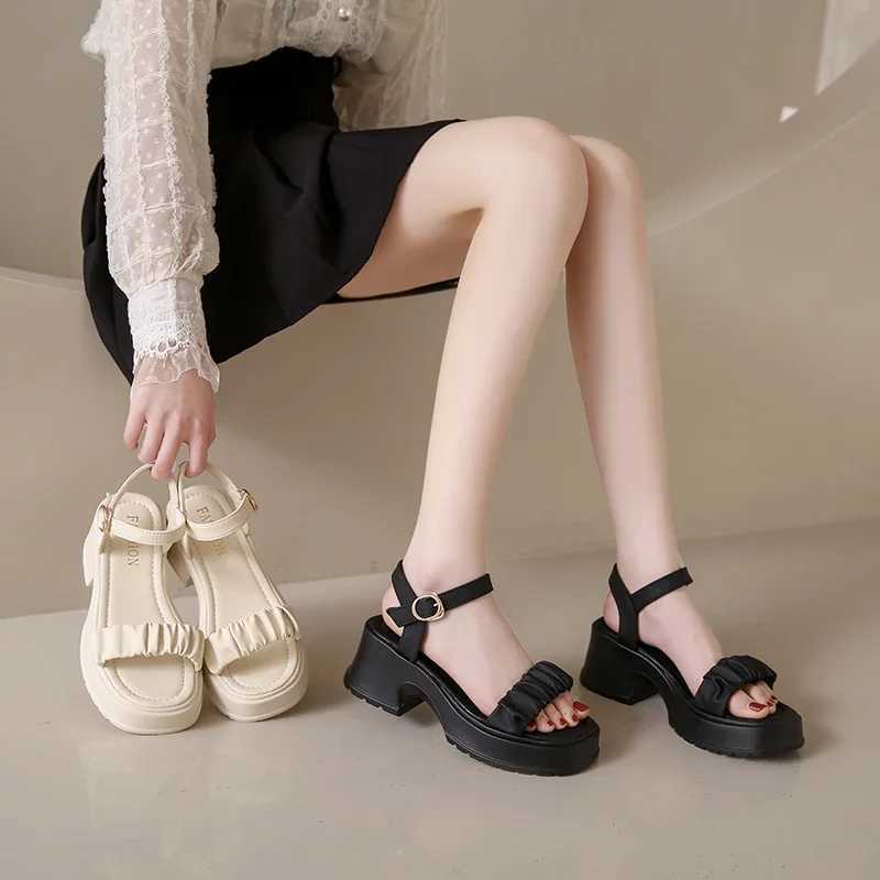 Fairy style thick soled sandals suitable for women to wear the new 2024 summer thick soled sandals with sturdy beach shoesXJ250410