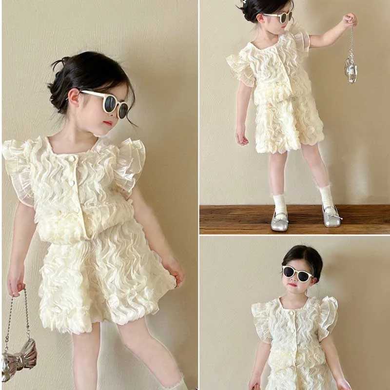 Girls Summer Set New Slish Korean Edition Childrens 3D Solid Color Little Flying Sleeve Top+Shorts Childrens SetXJ250410