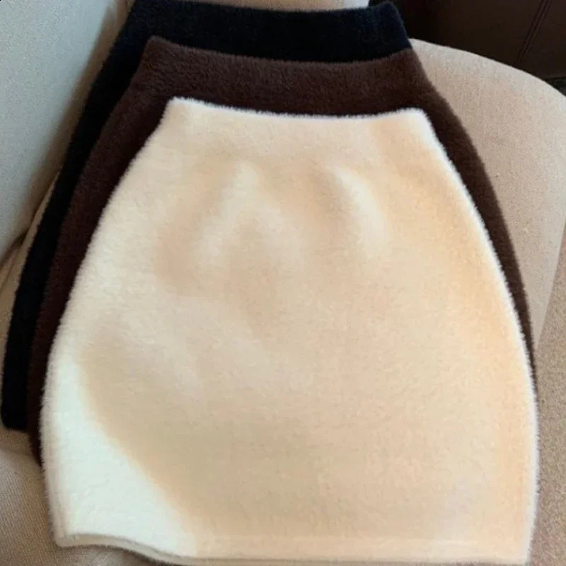 Elastic waist ultrathin womens short leather sexy and elegant full matching basic mini winter sweet casual knitting mink skin 250407