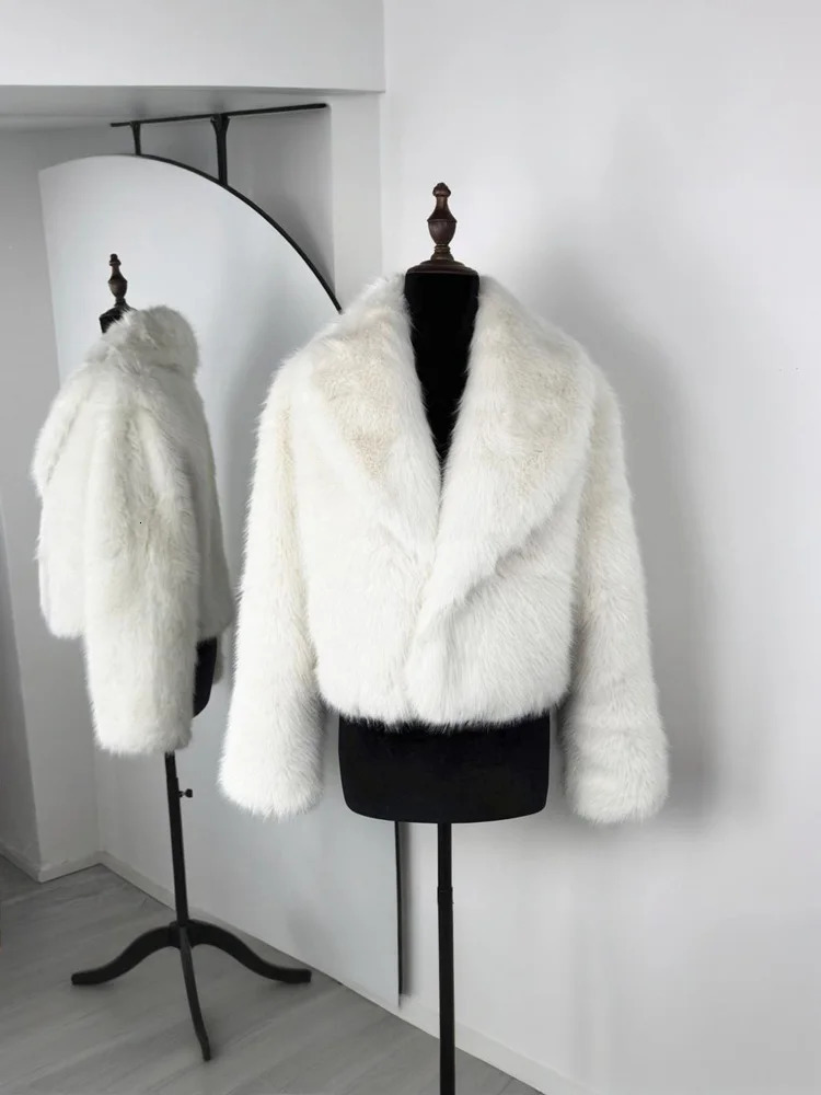 Tossy Winter Fashion Fur Feather Outwear For Women Lapel High Waist Warm Loose Long Sleeve Commute Coat Female Fur Feather 251106