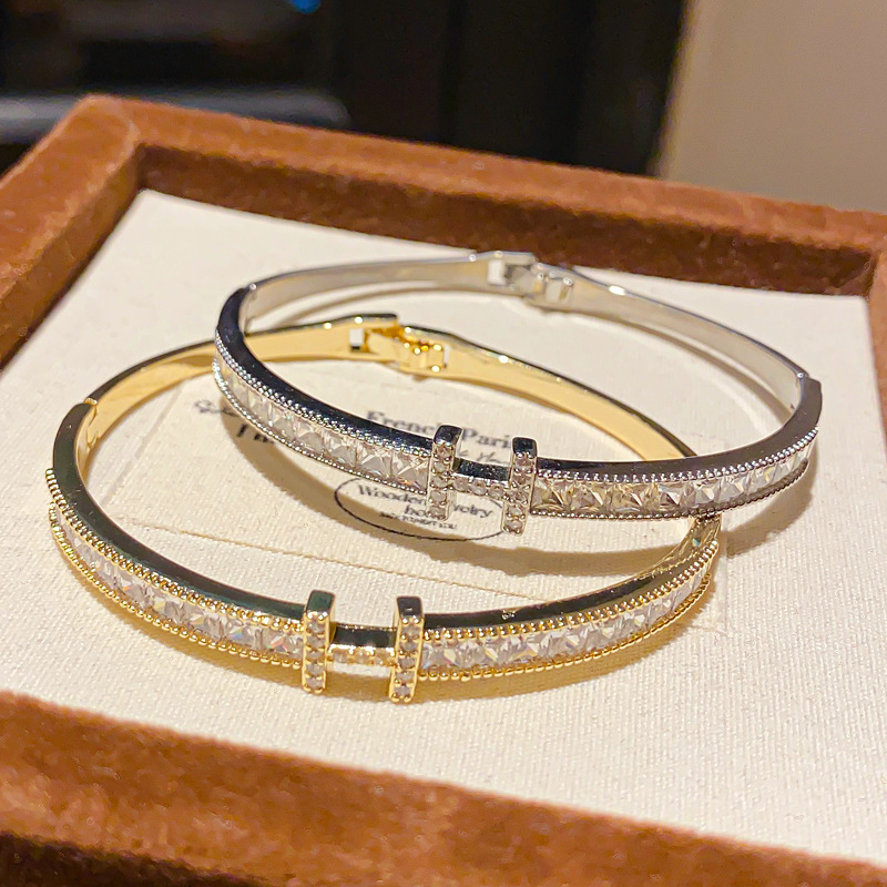 French Retro Style Diamond Inlaid Geometric Buckle Bracelet With Simple Temperament Jewelry And Exquisite Gifts