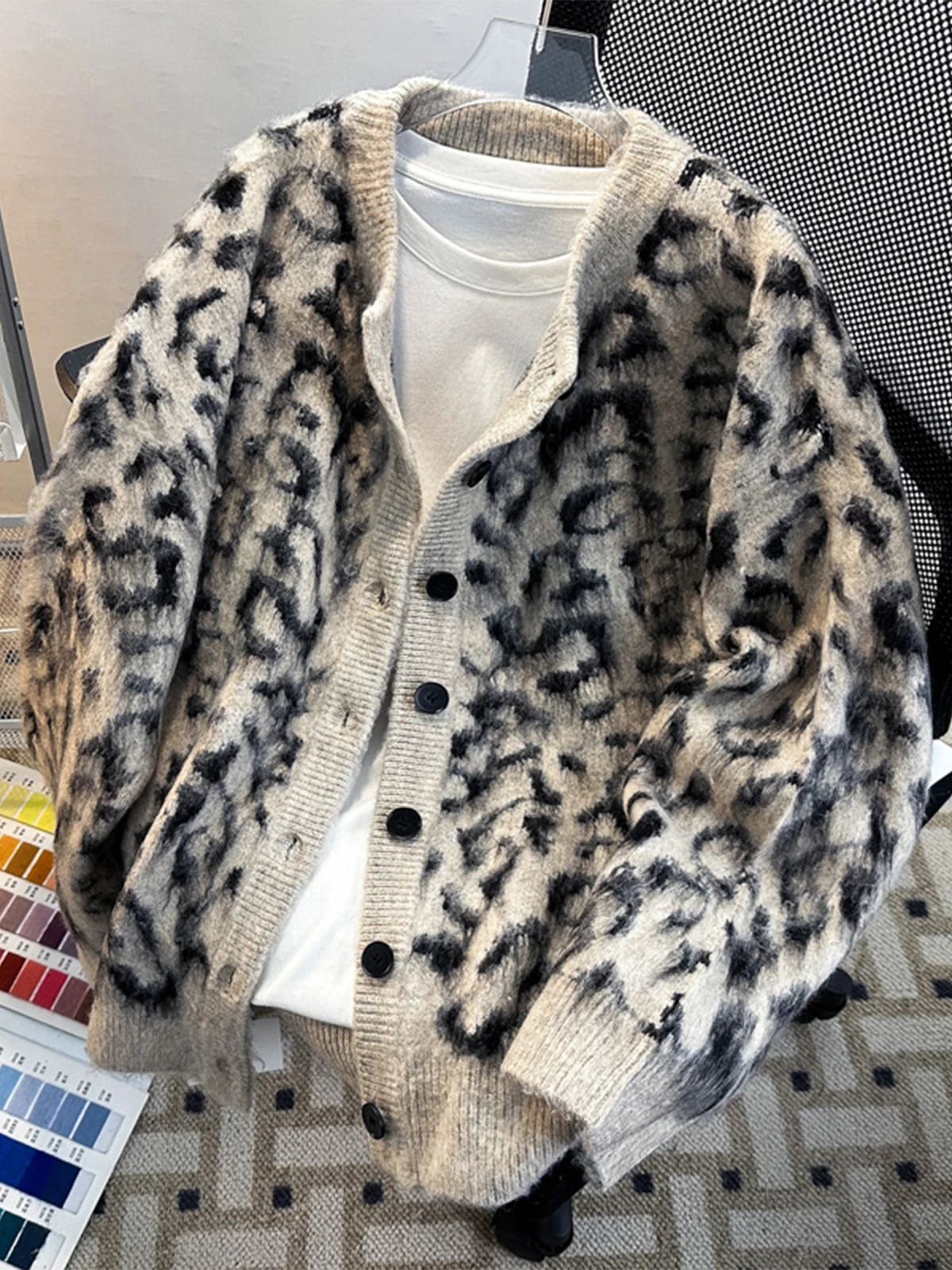 Winter Heavyweight Leopard Print Collarless Sweater Cardigan Men Unisex Oversized Cleanfit Trendy Button Knit Coat 251030